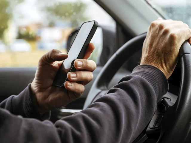 O Radar que “Vê Tudo”: IA nas Rodovias já Multa Celular e Falta de Cinto